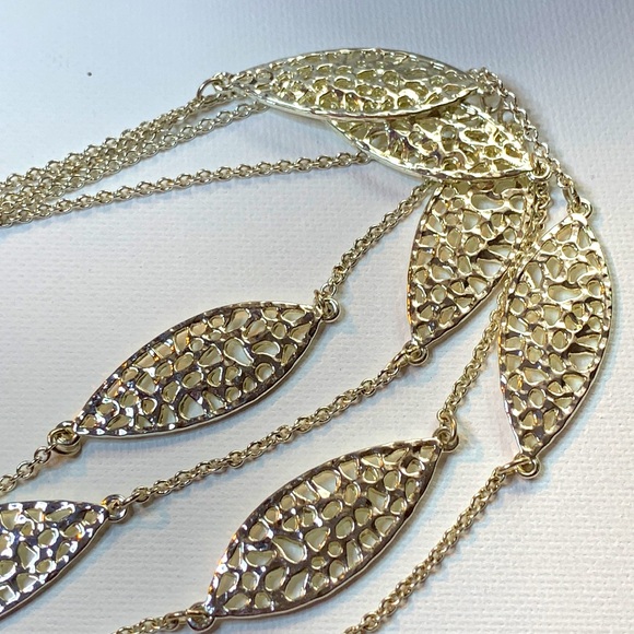 Beautiful double layers vintage silver toned necklace with leaves pattern - Picture 2 of 4
